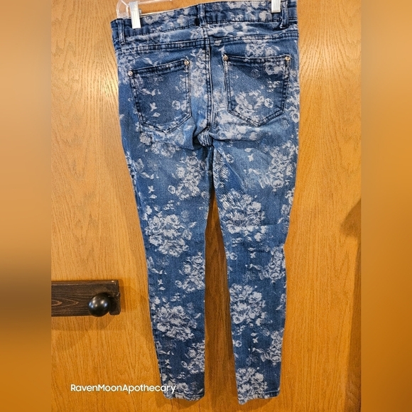 Forever 21 Printed Pants - Picture 2 of 8